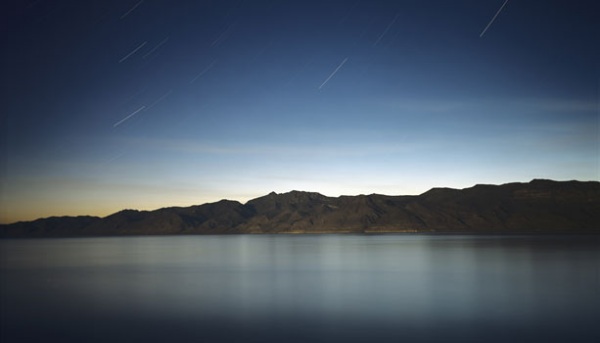 Pyramid_Lake_at_Night_2004.jpg